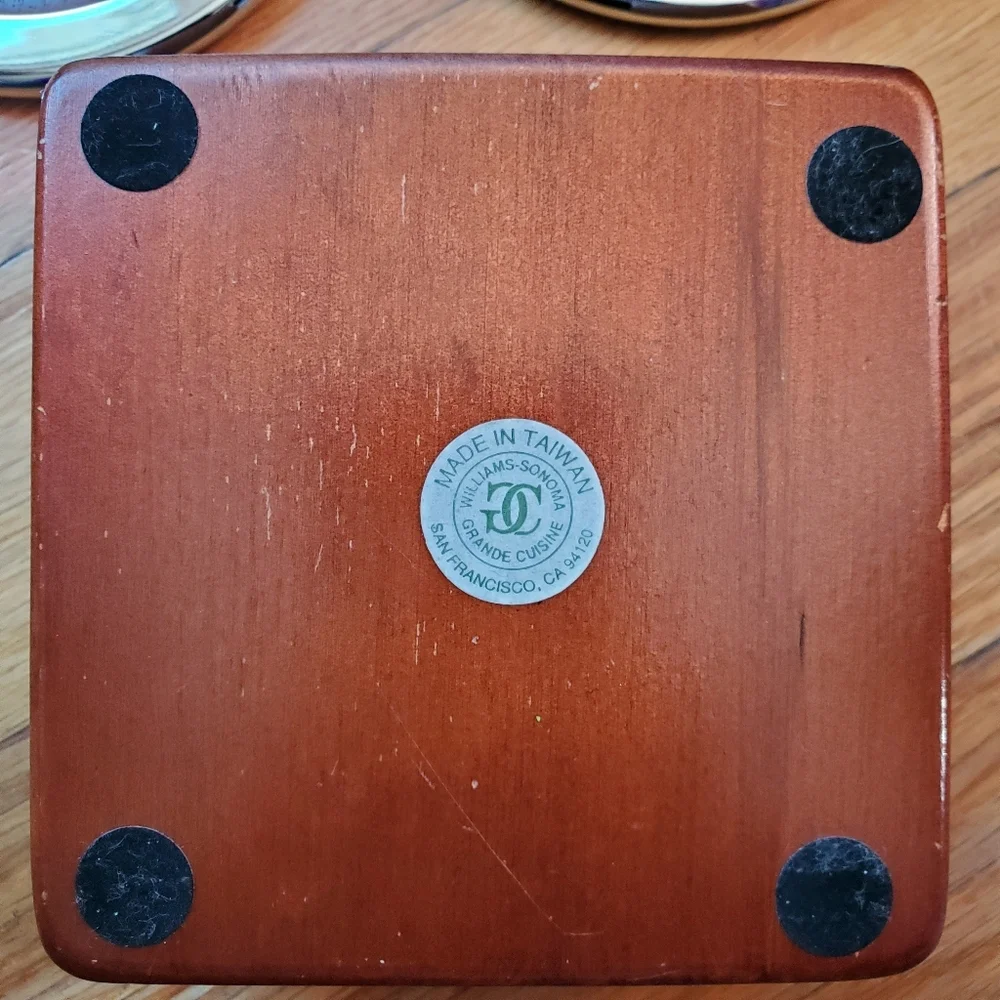 Williams Sonoma wood and metal round coaster set of four with‎ holder